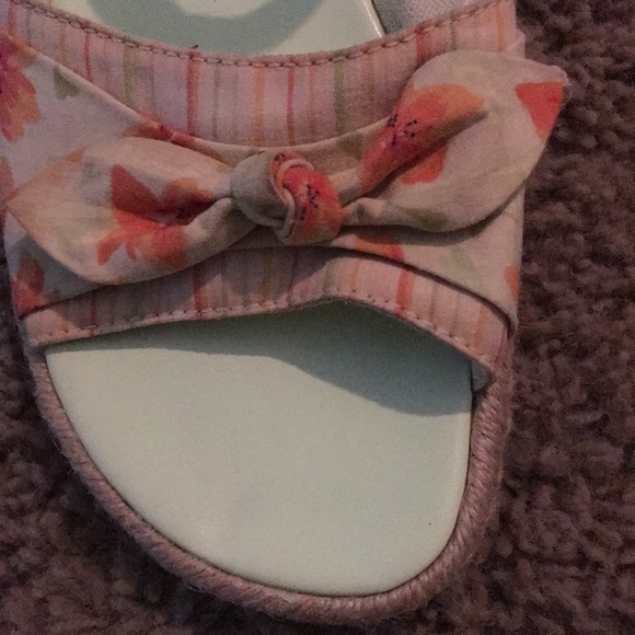 Vintage Gymboree “ Wildflower Fields” sandals Sz 2 - Picture 2 of 10